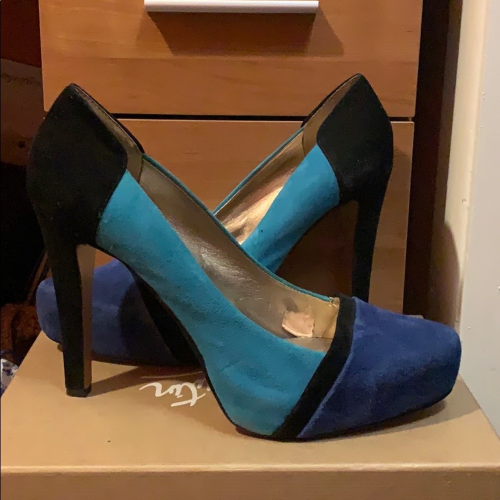 BCBG HEELS